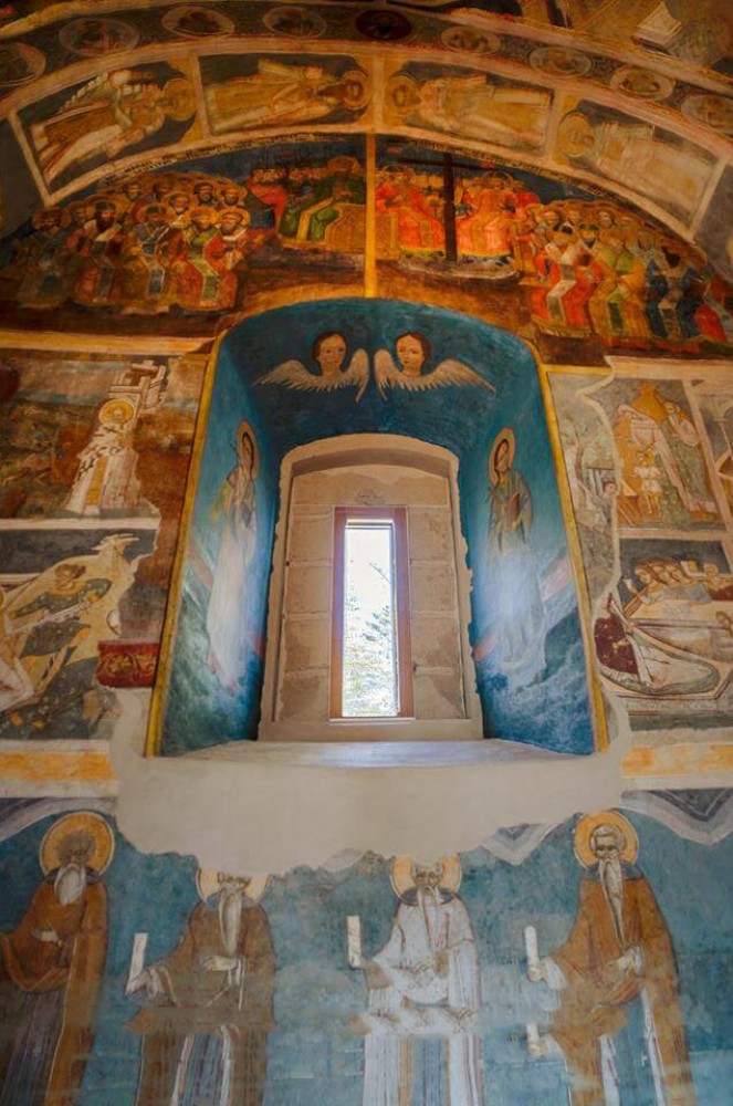 Mănăstirea Coșula - interior biserică