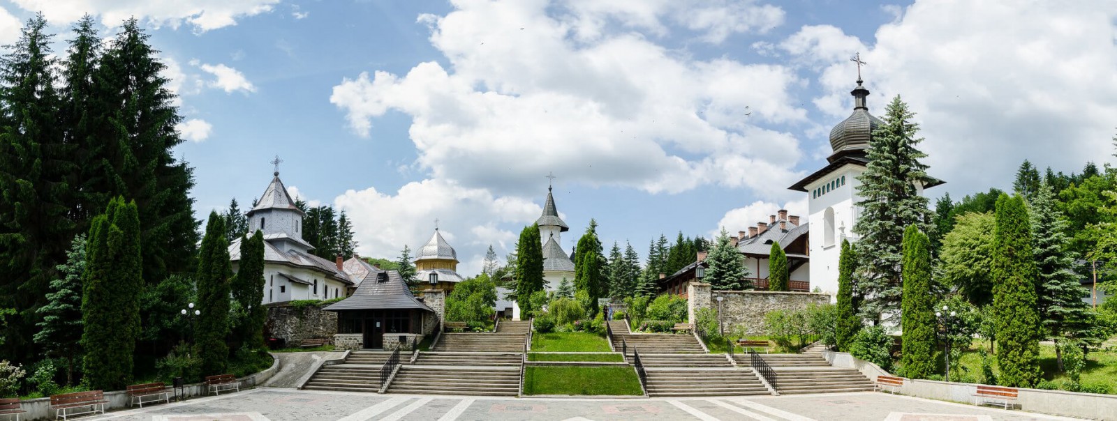 Mănăstirea Sihăstria Neamțului - curte interioară 4