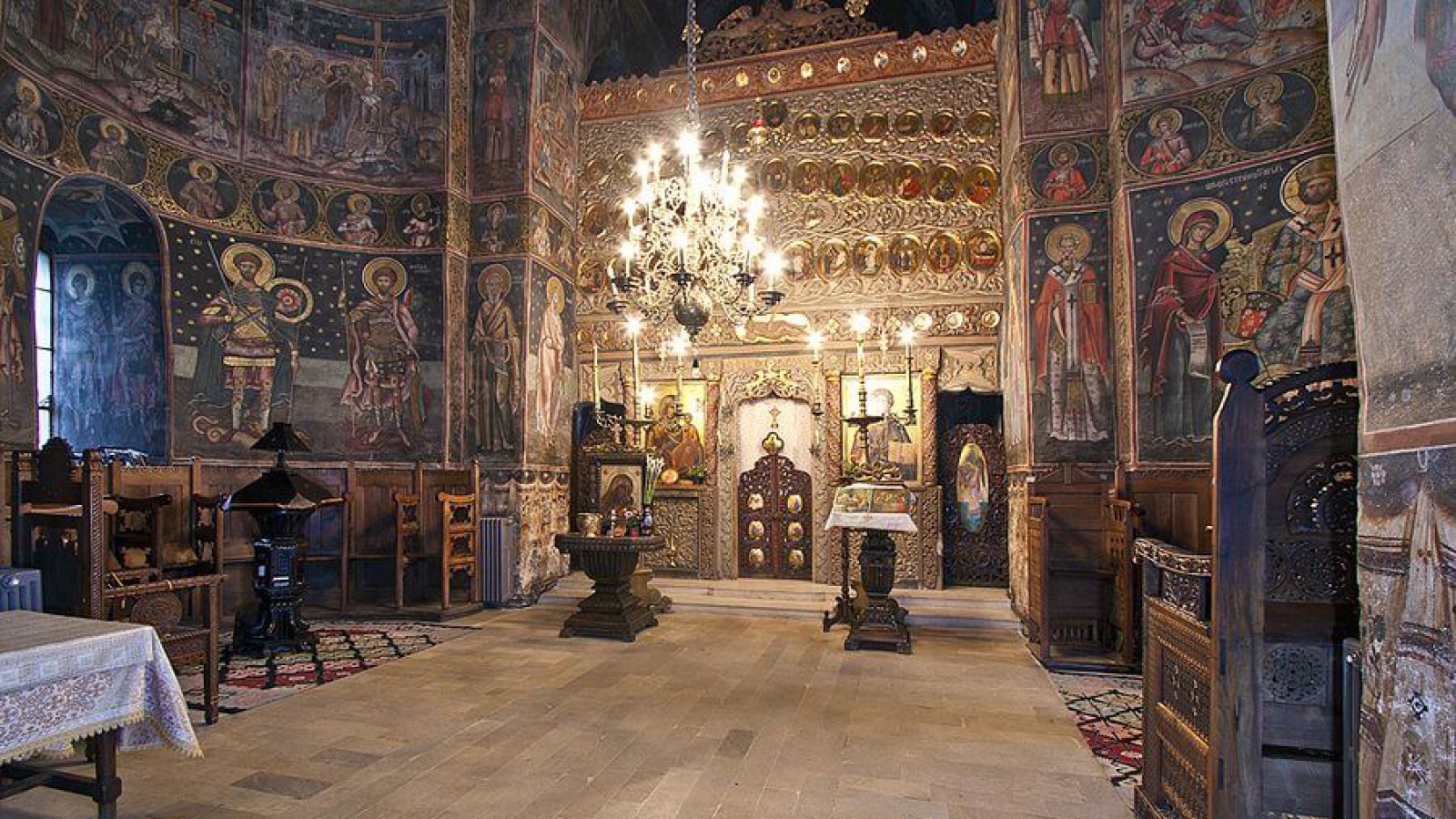 Mănăstirea Cozia - Iconostasul și strana