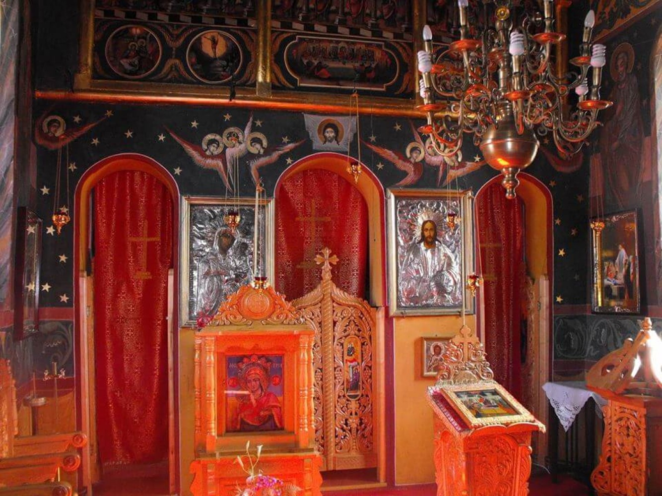 Mănăstirea Strehareți - Iconostas (catapeteasmă)