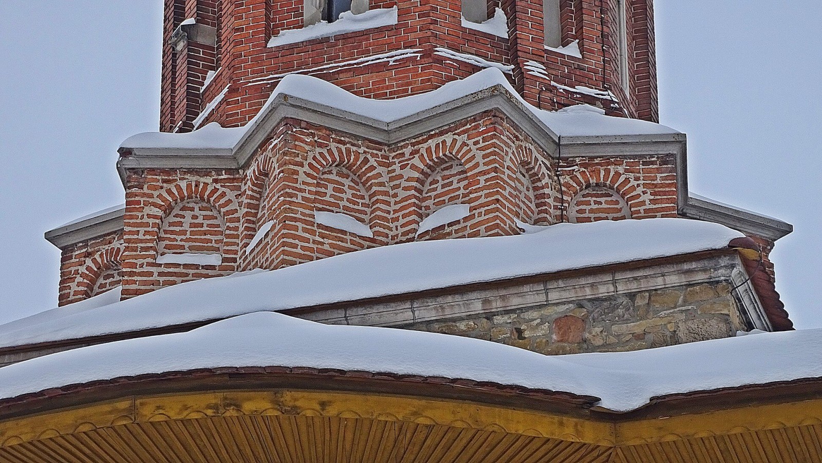Biserica Precista Bacău - detalii ahitecturale