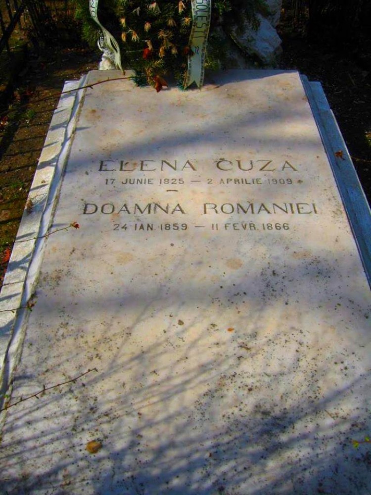 Casa Elena Cuza - mormântul lui Elena Cuza
