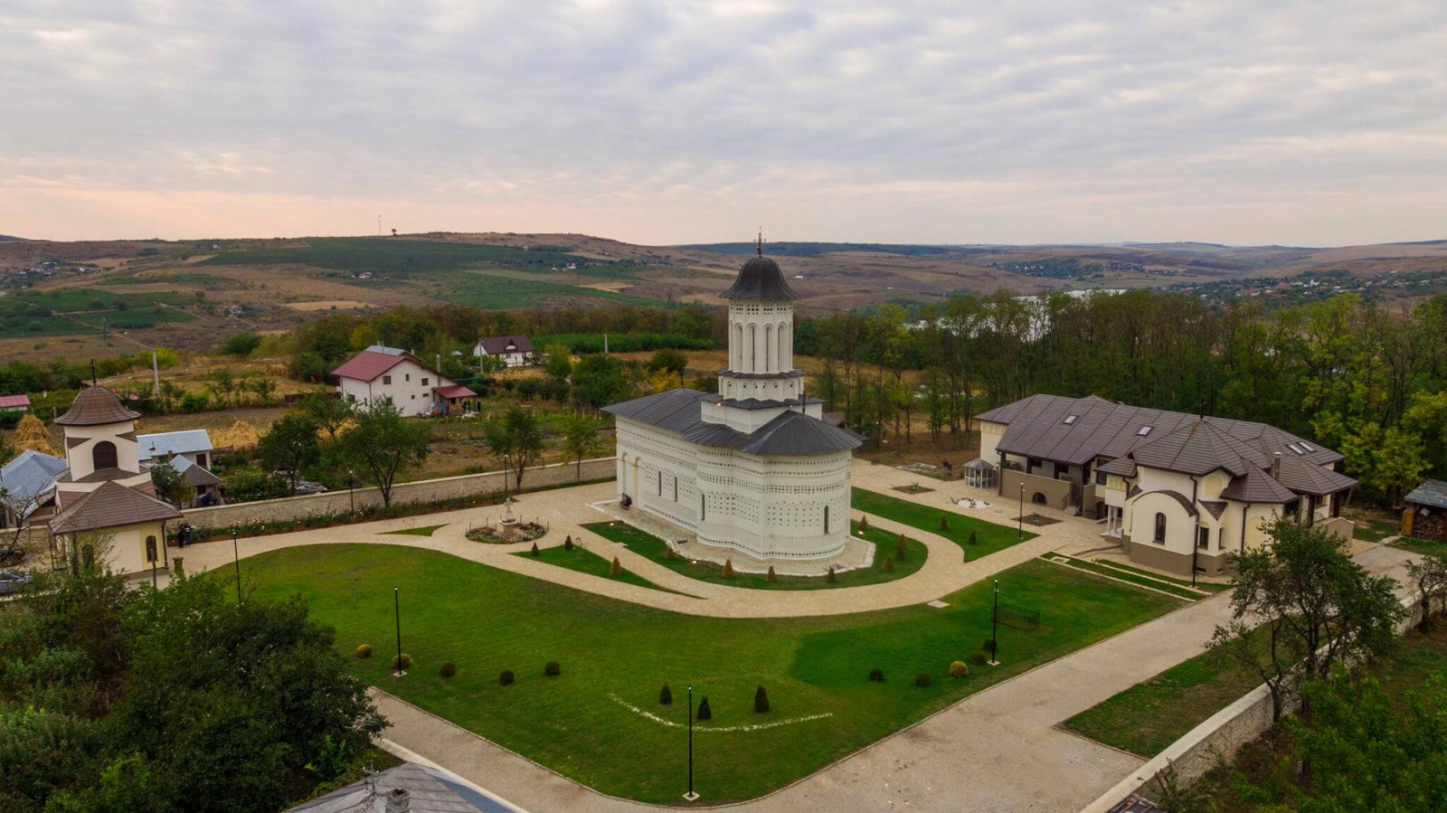 Biserica „Sfântul Nicolae” din Aroneanu 