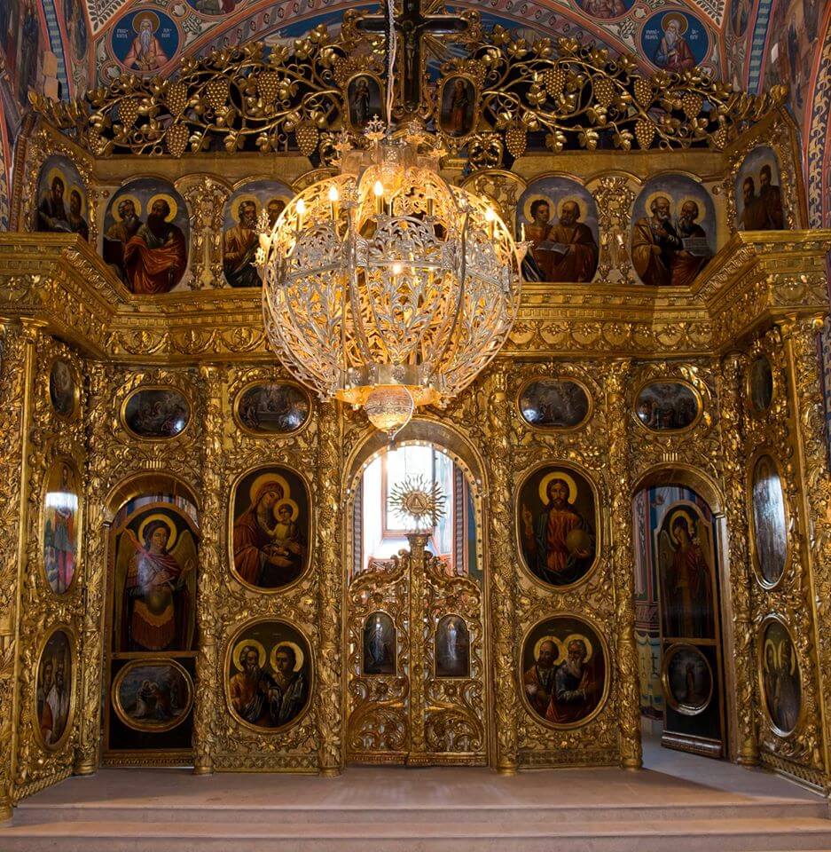 Biserica „Sfântul Nicolae” din Aroneanu - Iconostas (catapeteasmă)