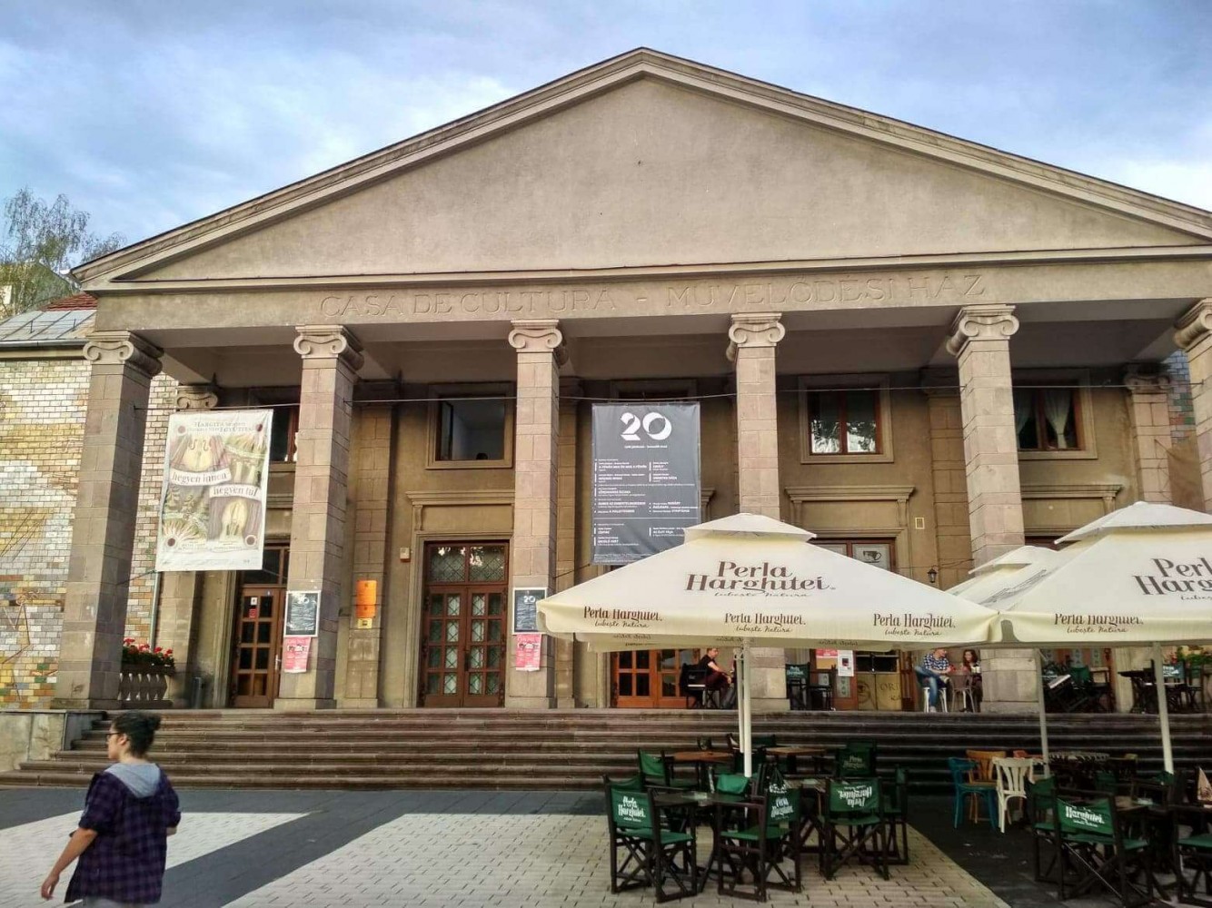 Teatrul Csíki Játékszín - terasă teatru