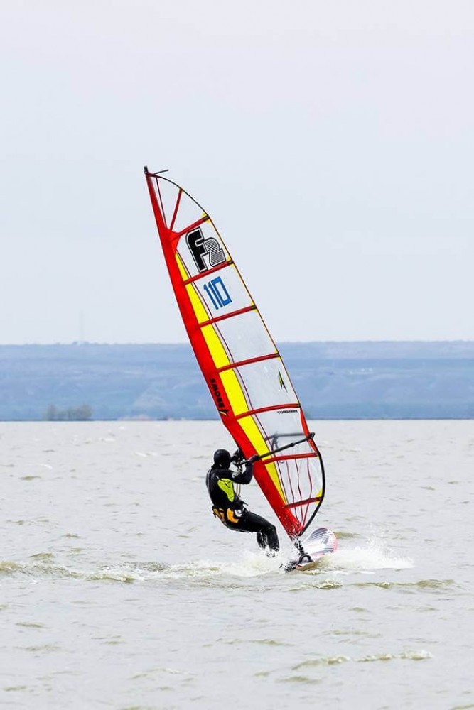Lacul Brateș - windsurfing