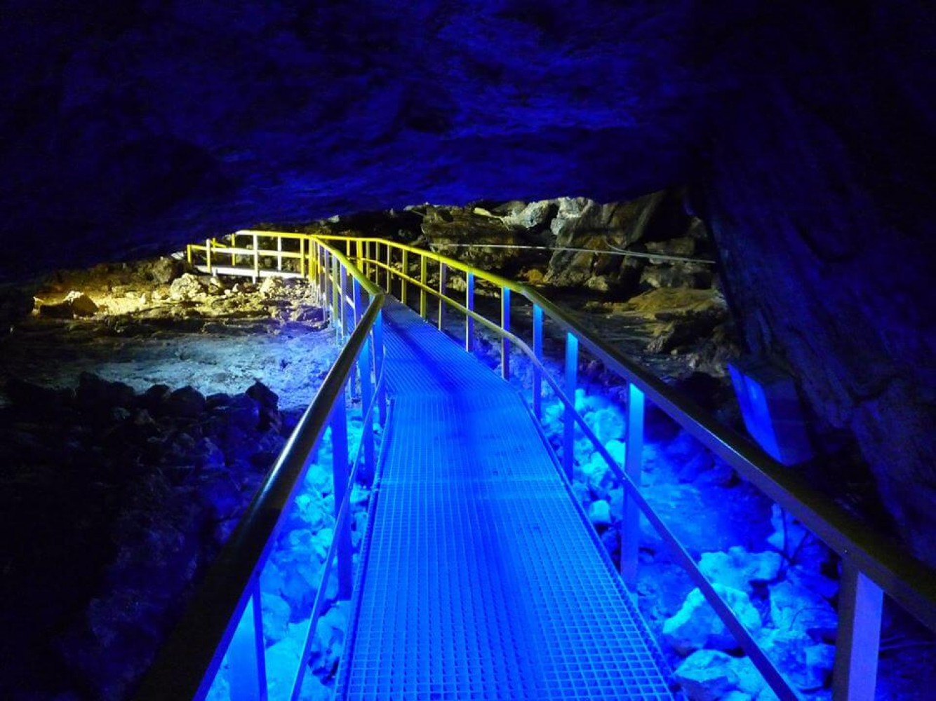 Parcul Natural Bucegi - Peștera Ialomiței