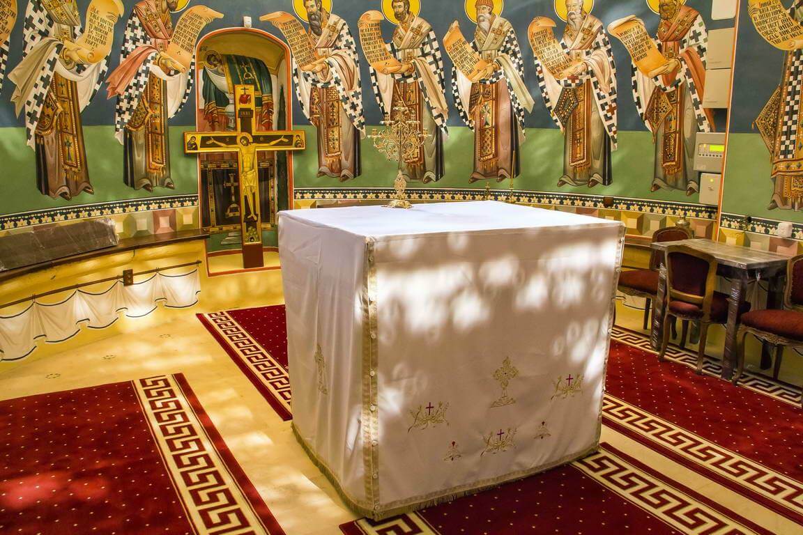 Biserica Sfântul Sava Iași - Sfânta Masă din Sfântul Altar