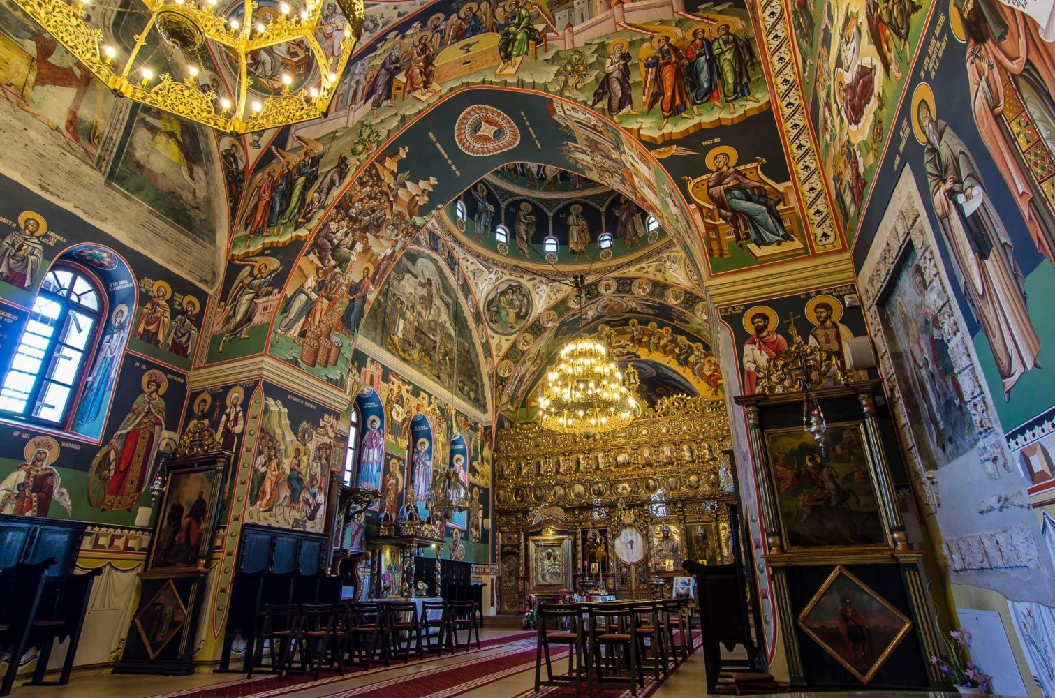 Biserica Sfântul Sava Iași - Pronaos și naos