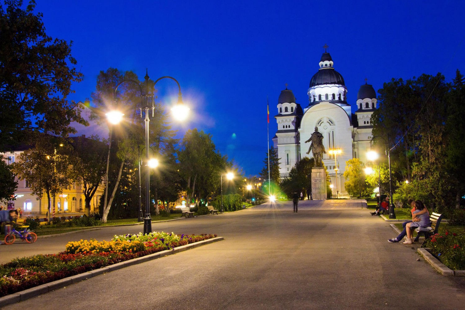 Catedrala Ortodoxă Târgu Mureș - vedere din parc 1