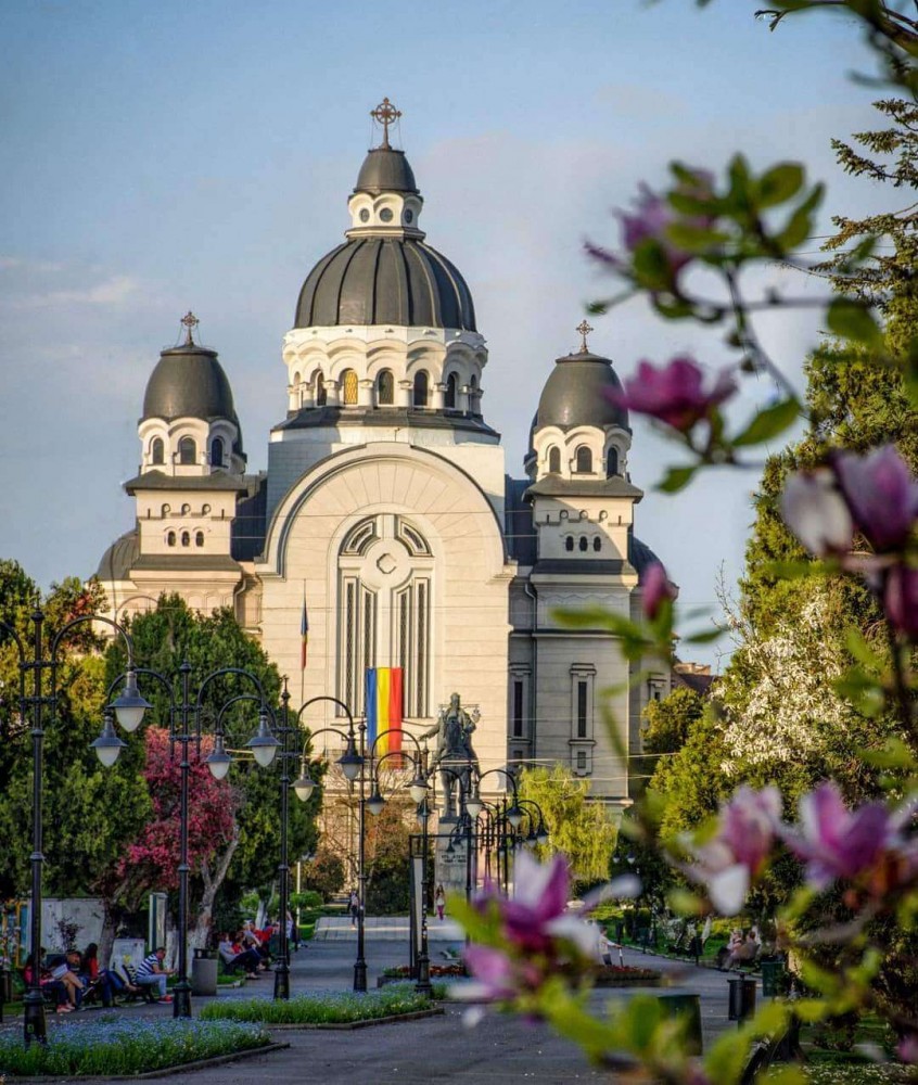 Catedrala Ortodoxă Târgu Mureș - vedere din parc 2
