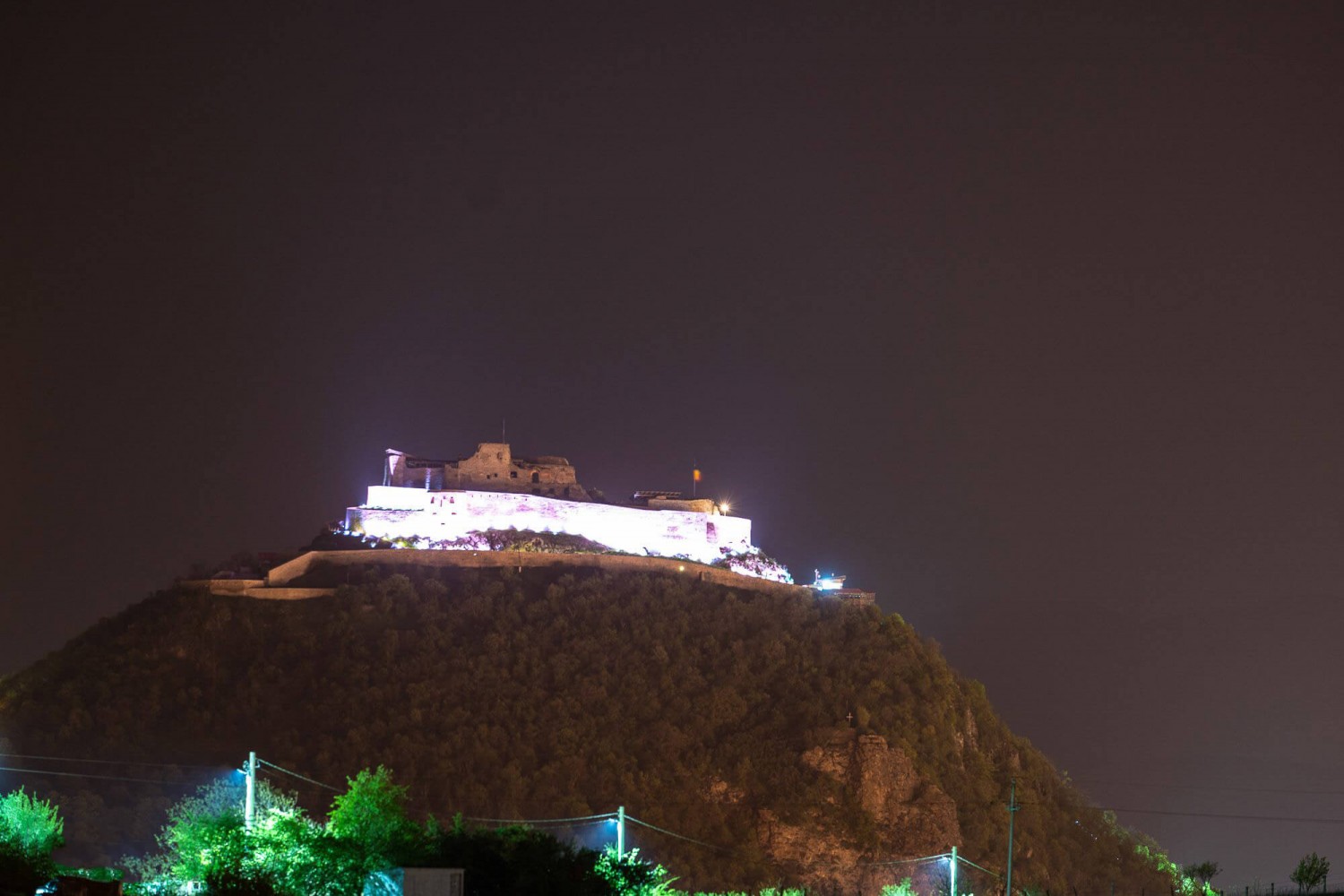 Cetatea Devei - panoramă nocturnă 