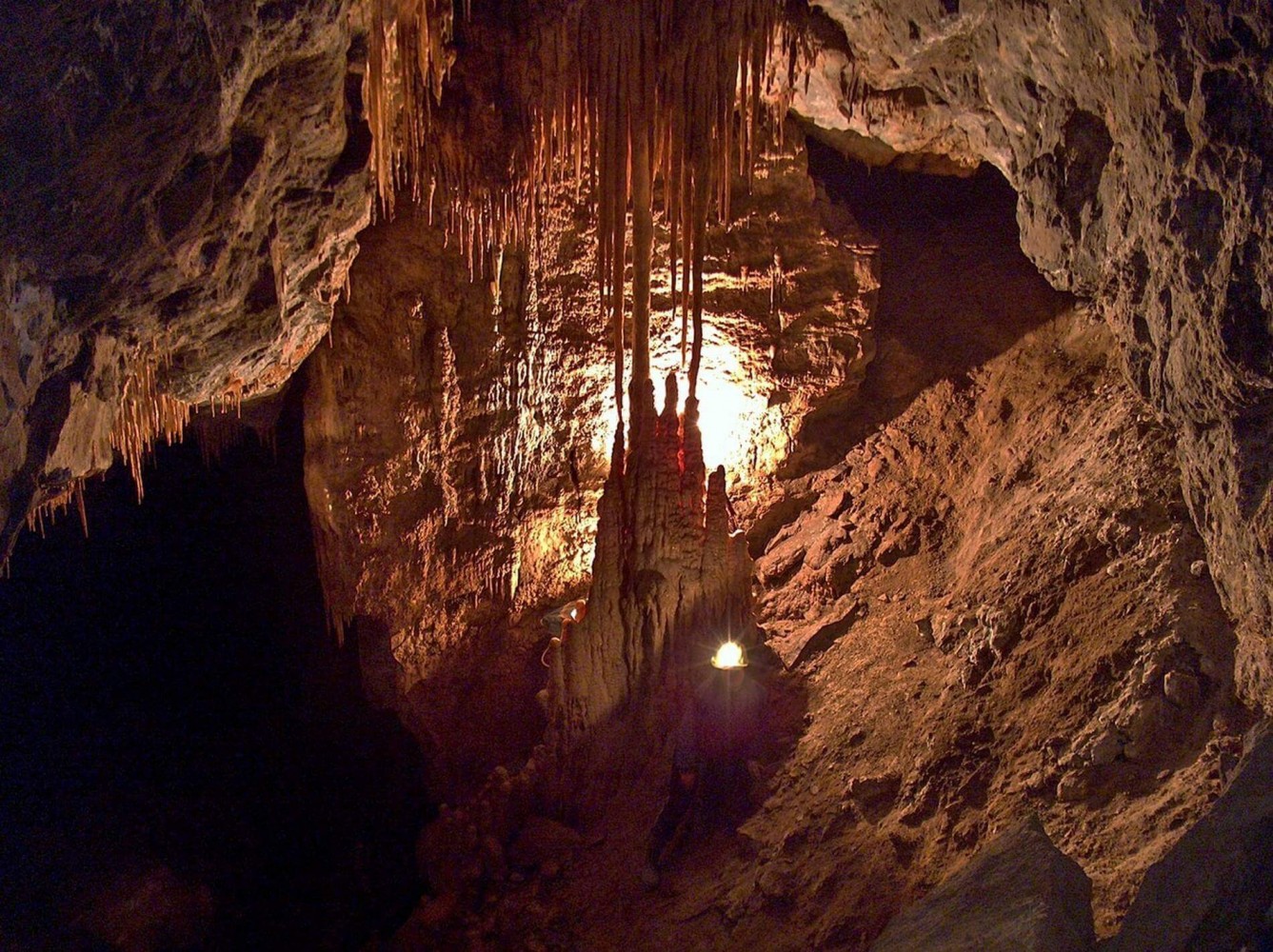 Parcul Național Munții Rodnei - peștera Izvorul Tăuşoarelor