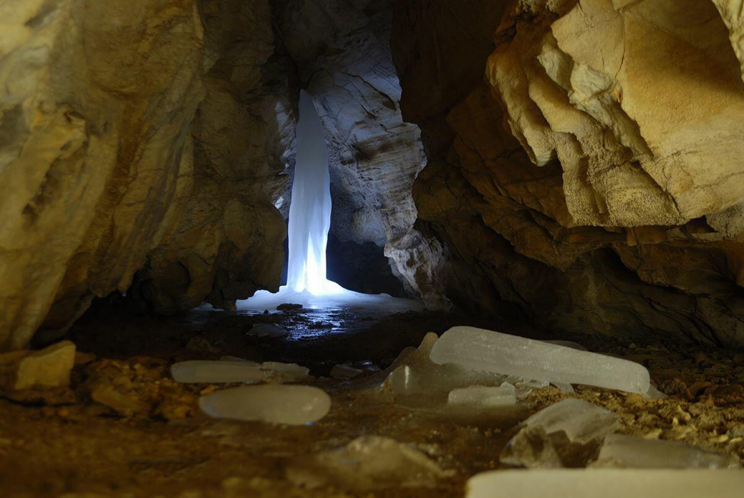Parcul Național Munții Rodnei - peștera Cobășel