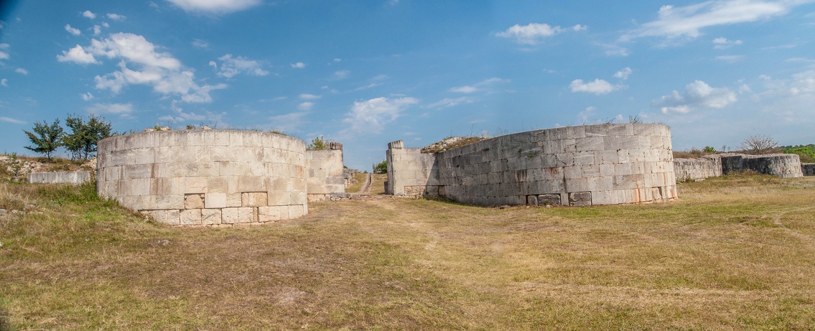 Complex muzeal Adamclisi - turnuri apărare cetate