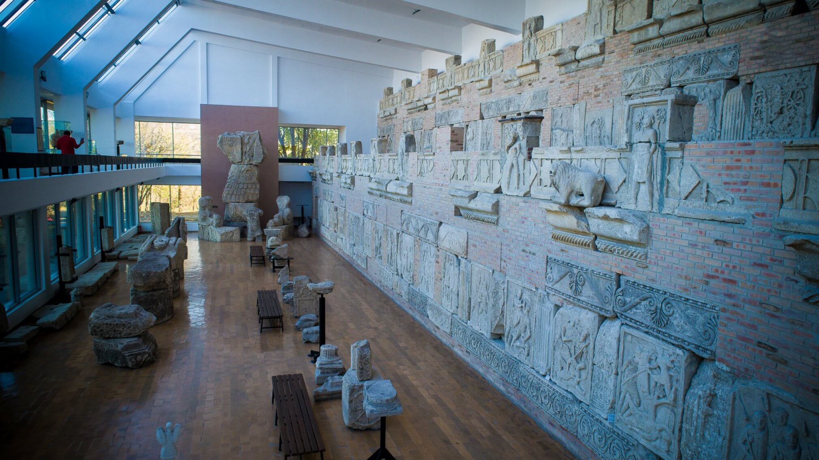 Complex muzeal Adamclisi - interior muzeu arheologic