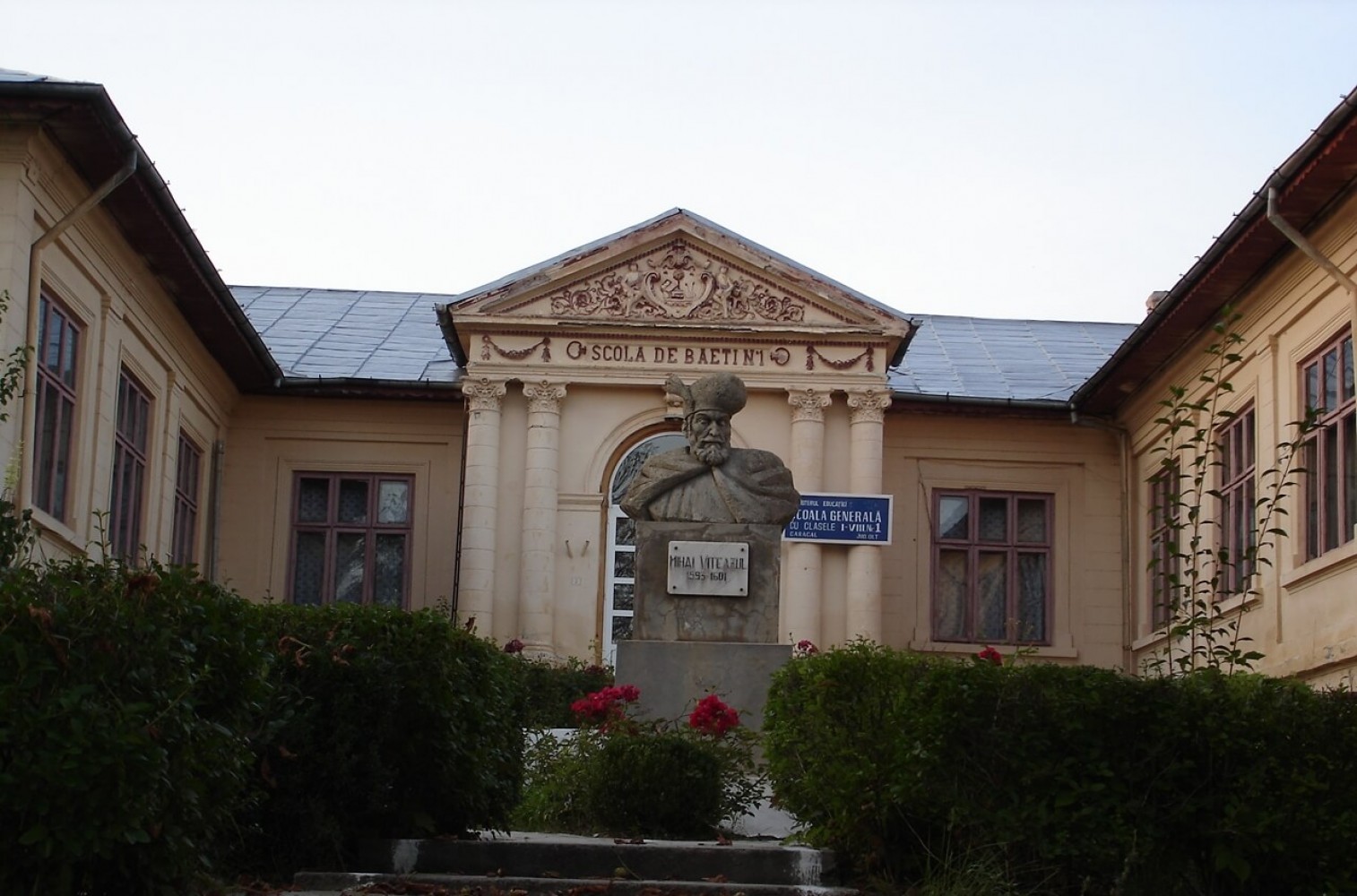 Curtea Domnească din Caracal - Școala