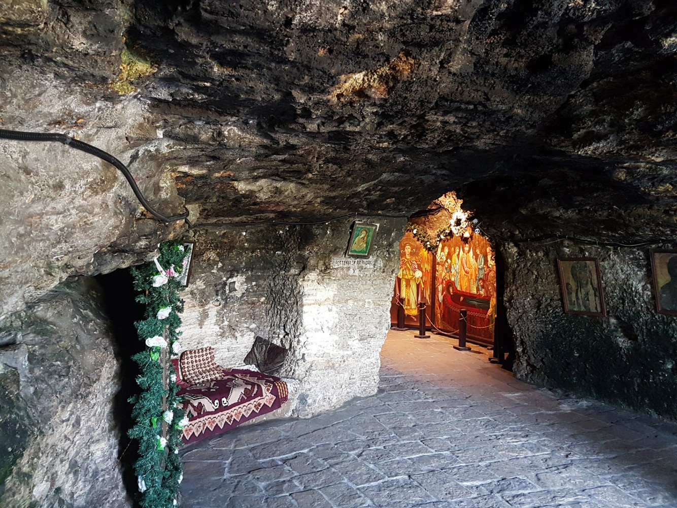Peștera Sfântului Andrei - naos