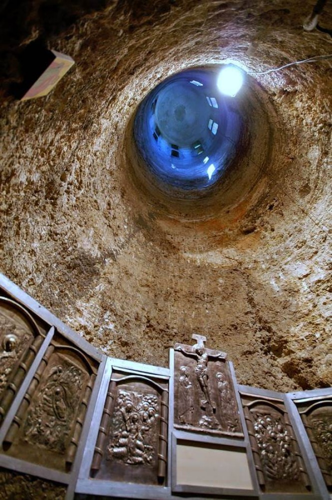 Peștera Sfântului Andrei - altar